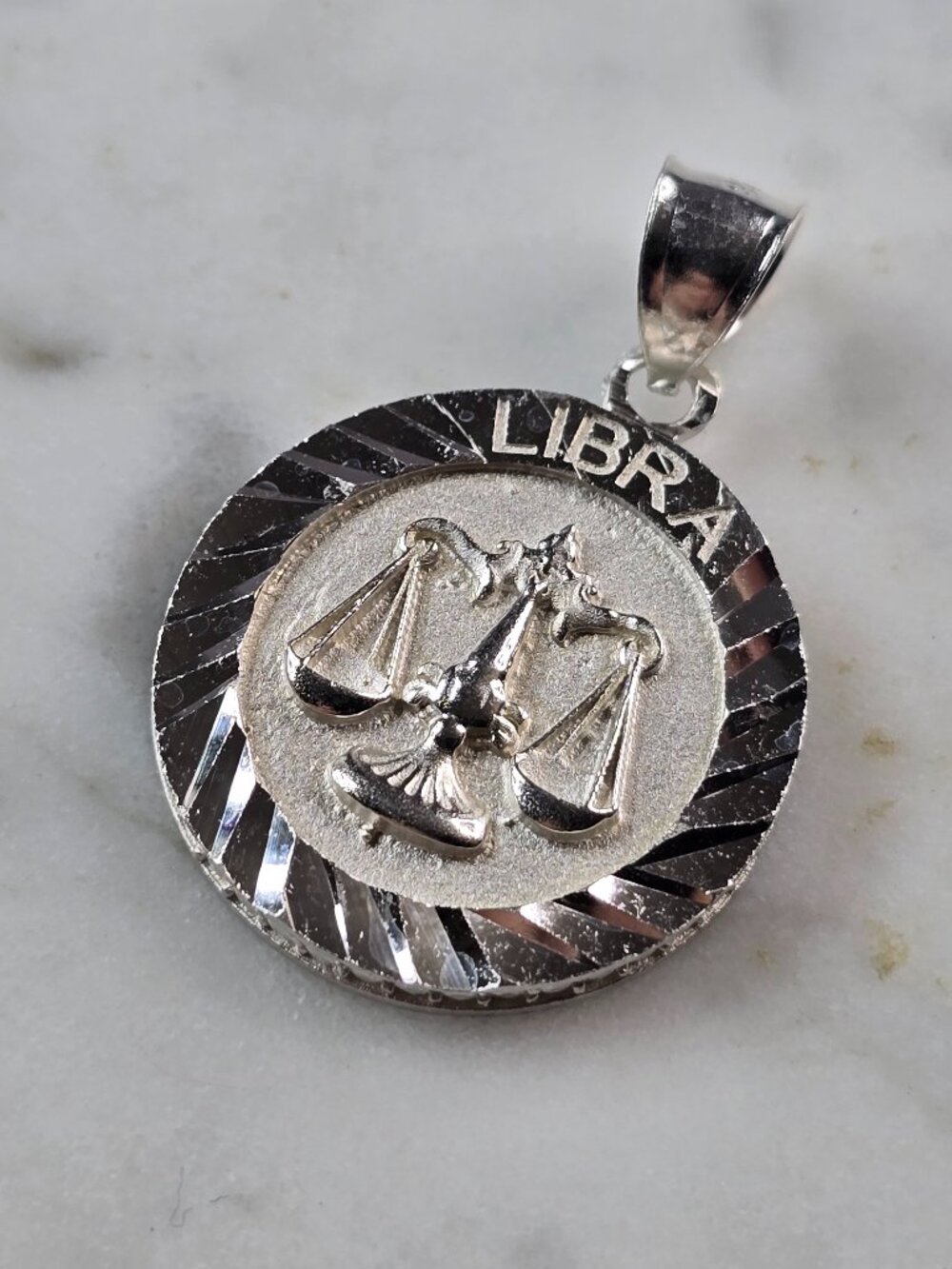 Womens Vintage Estate Sterling Silver Zodiac Libra Pendant 3.5g E5685